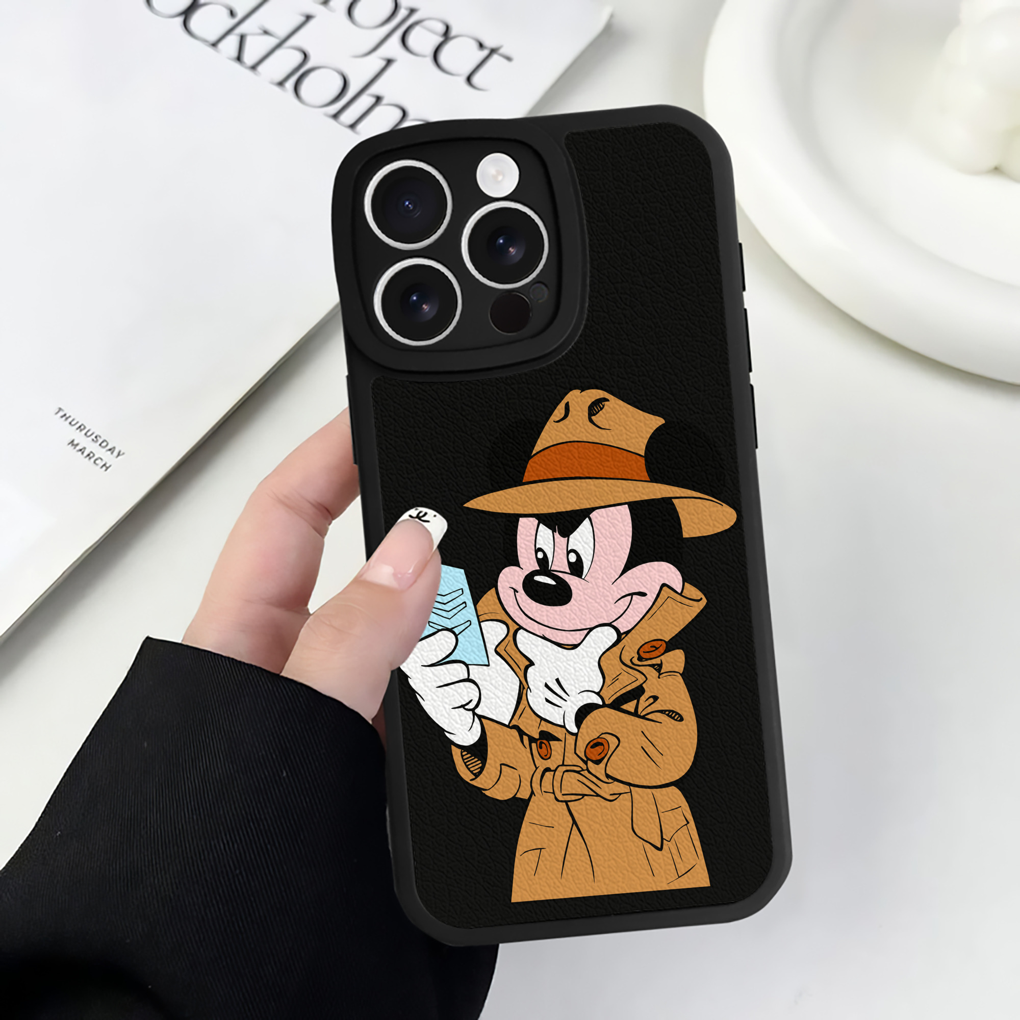 （画像用） ミッキーマウス Mickey Mouse 【iPhone 16シリーズ対応】シリコンスマホケース（レザー調） 材質：シリコン
